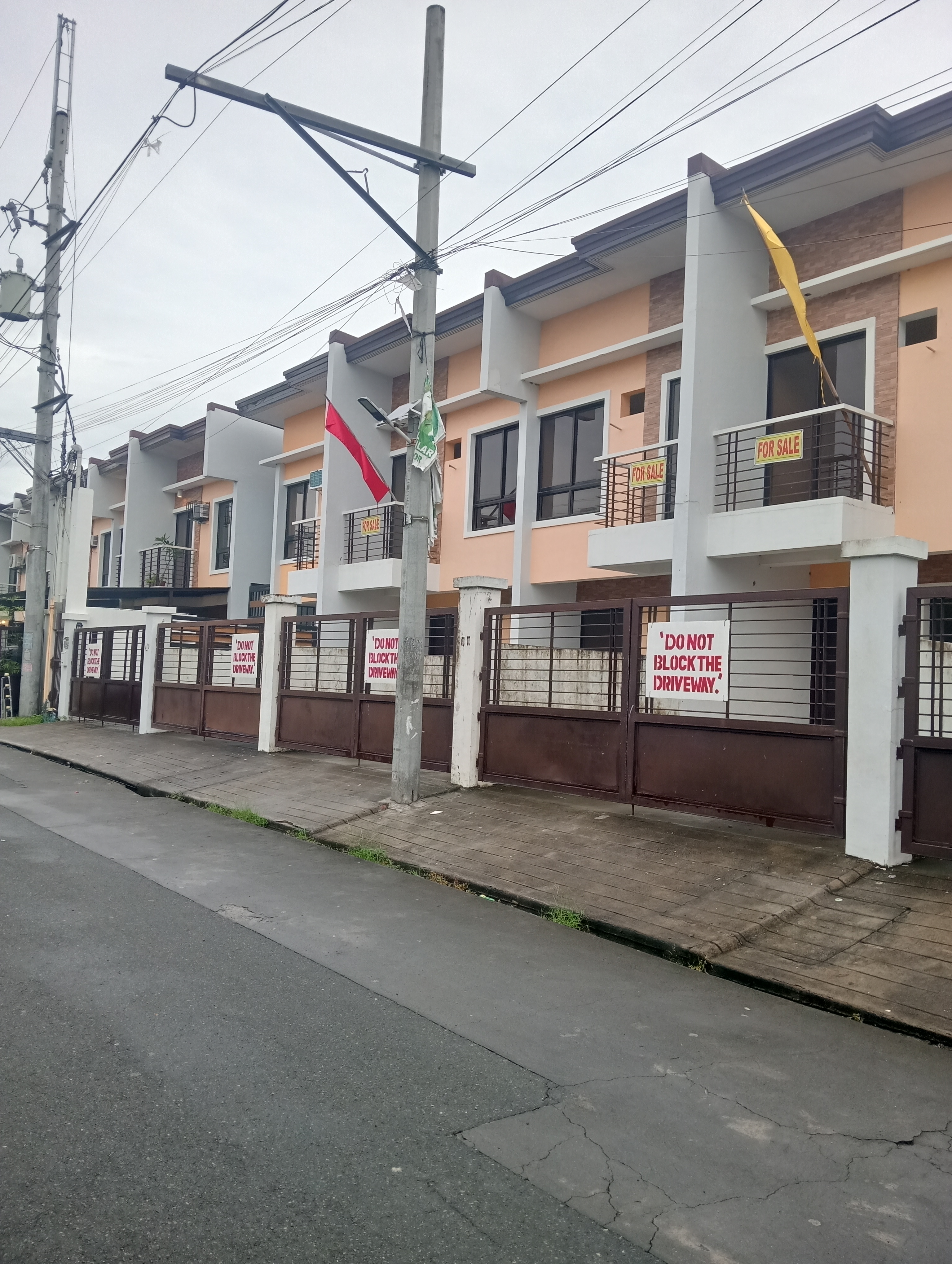 RFO Unit Modern Townhouse Exterior Pilar Village Las Piñas City